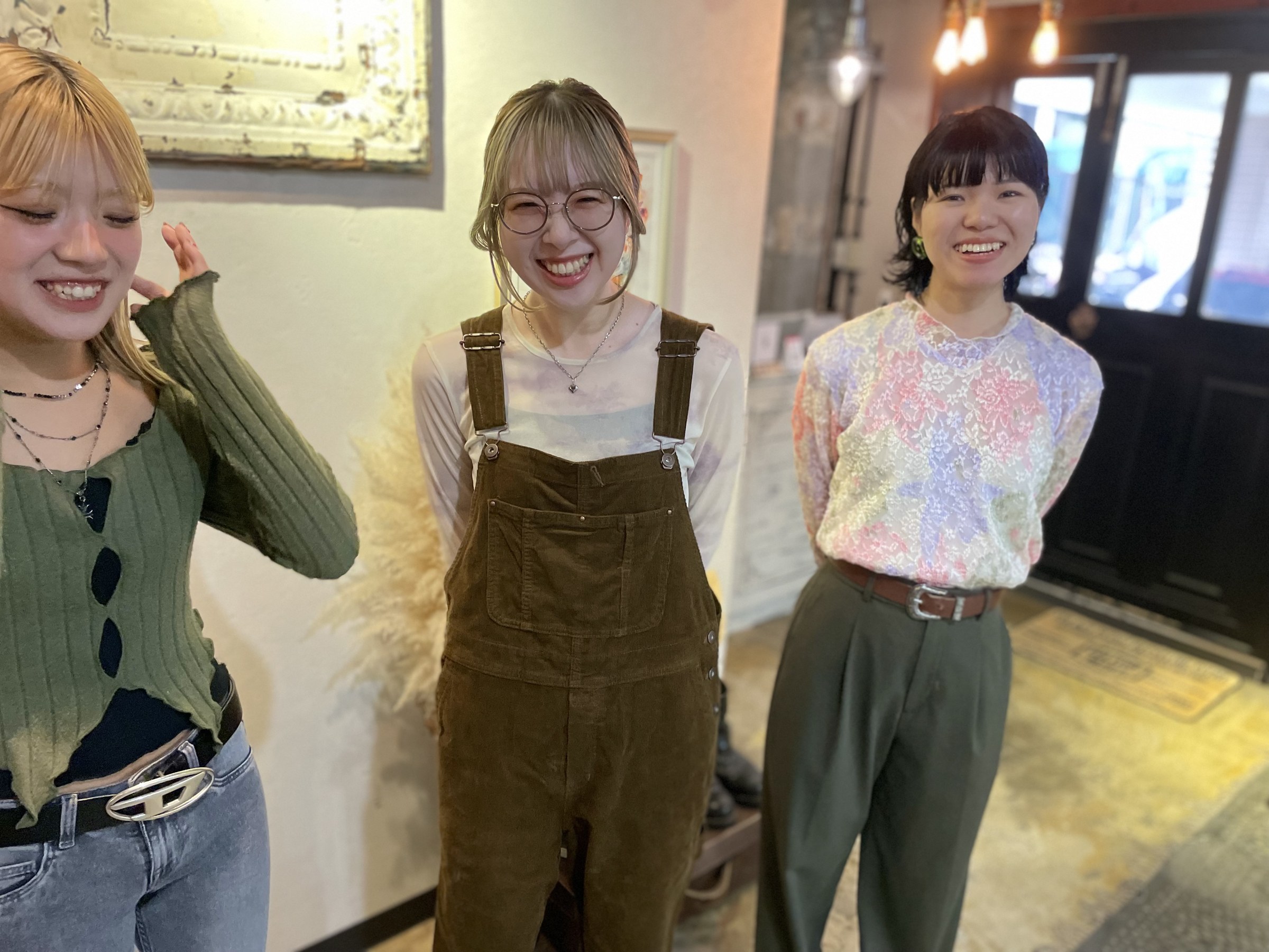 LOAWeで働くスタッフ3名の笑顔